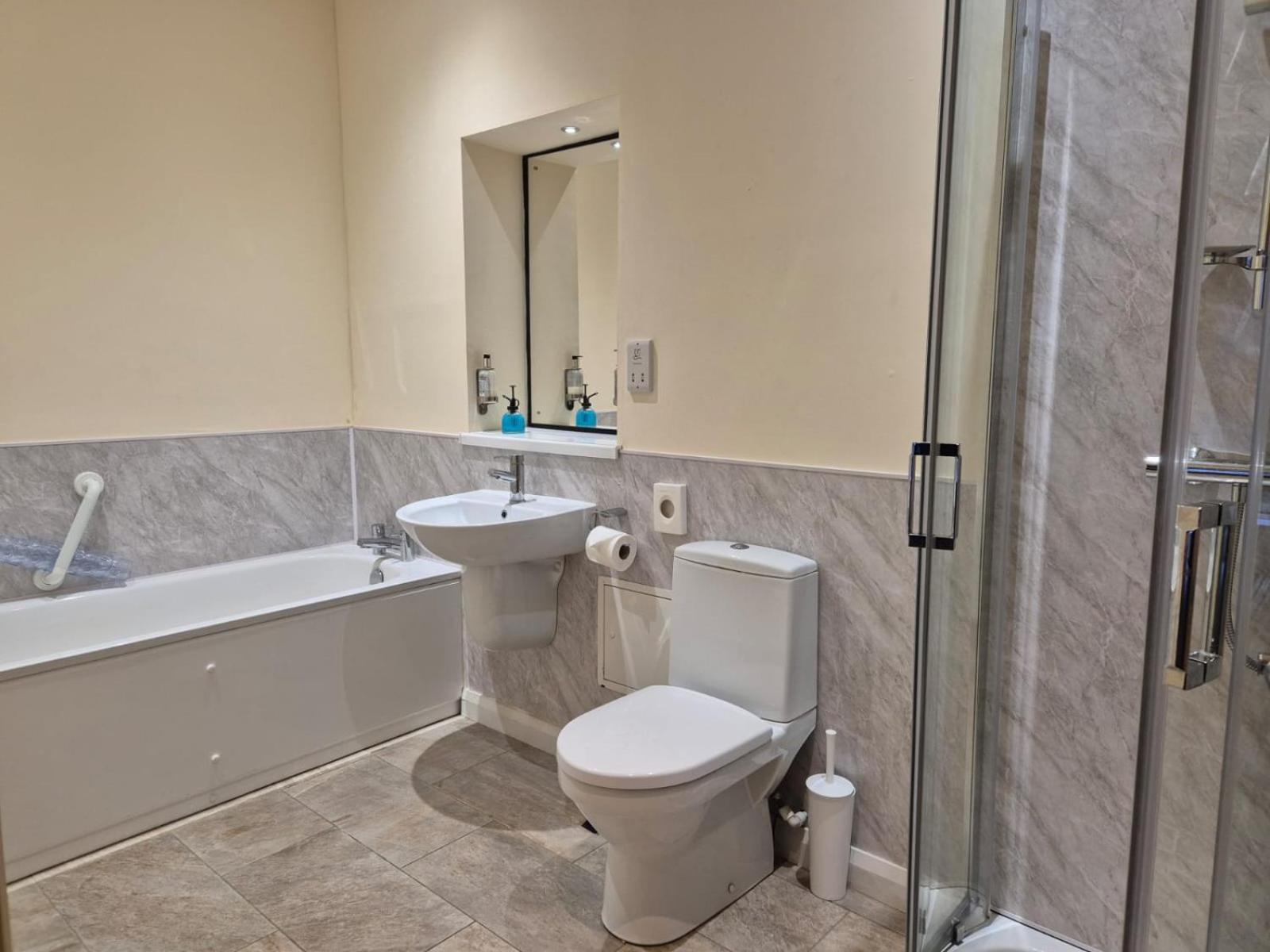 The Hedges Hotel Stranocum Ngoại thất bức ảnh